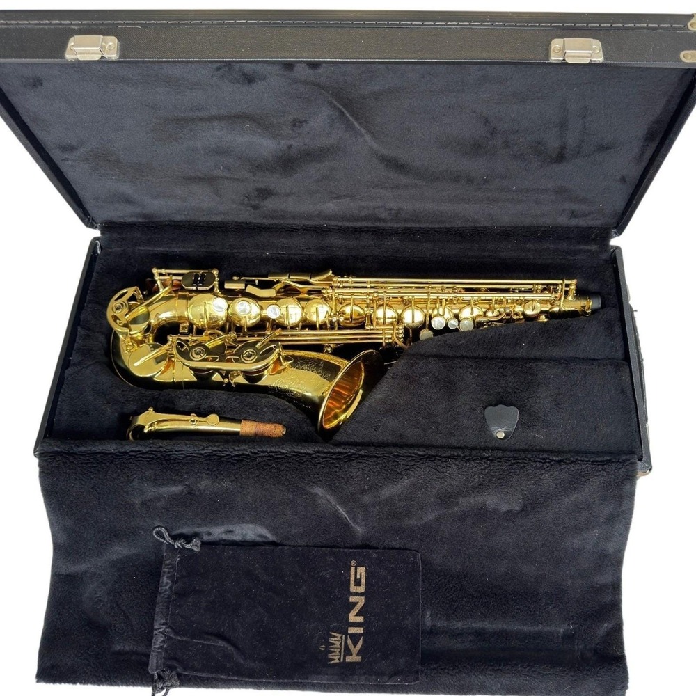 King 662 Alto Saxophone Gold Lacquer Made in USA with Hard Case and Neck 7131209